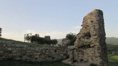 Dshwari-Kloster: Reste alter Mauern