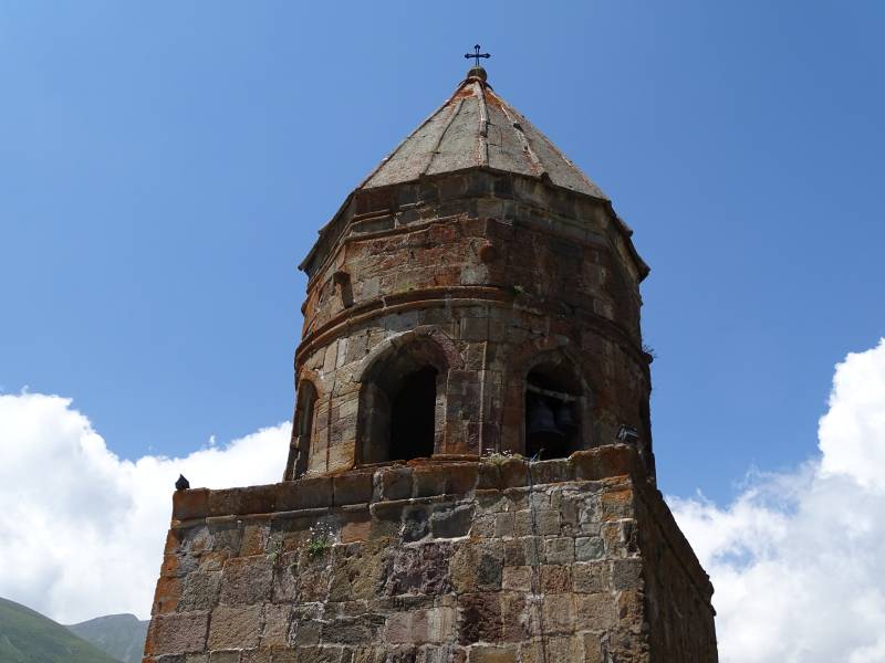 Georgische Heerstraße: Glockenturm der Sameba-Kirche