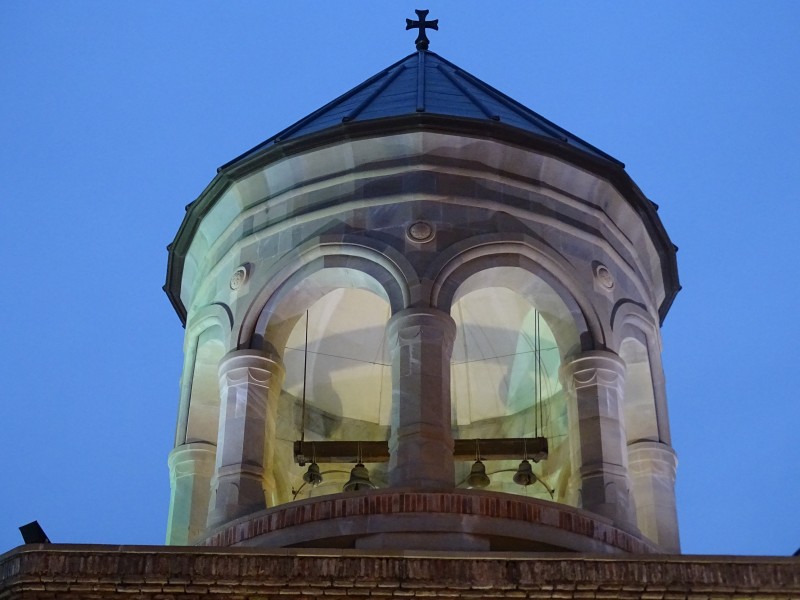 Glockenturm: Glockenturm der Swetizchoweli-Kirche bei Nacht