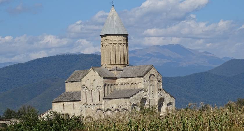 Kacheti: Religiöse und akademische Zentren in Ostgeorgien ✔ Kloster Alawerdi ✔ Akademie Ikalto ✔ Altes Schuamta ✔ Neues Shuamta ✔ Nekresi-Kloster